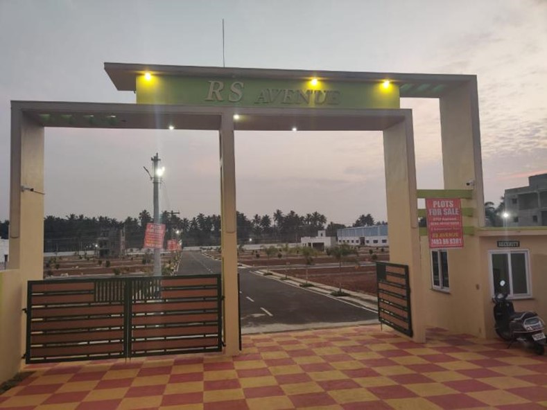 RS Avenue — Entry arch